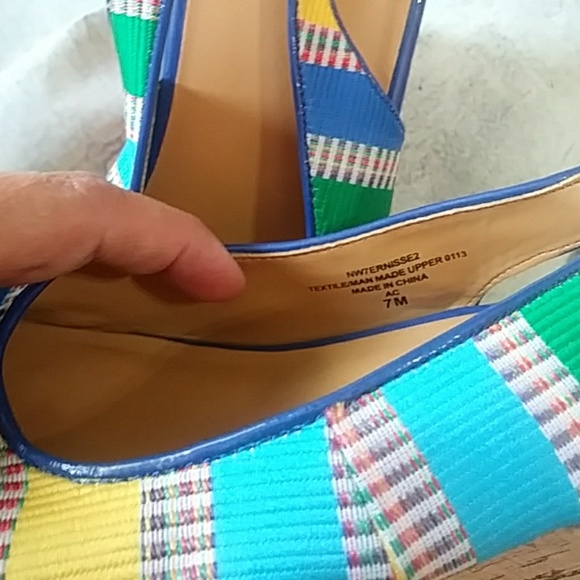 Nine West multicolored tribal design wedge 7M - Picture 7 of 7